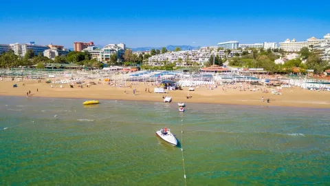 DREAM WORLD HILL Pools & Beach
