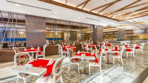 DREAM WORLD HILL Restaurants