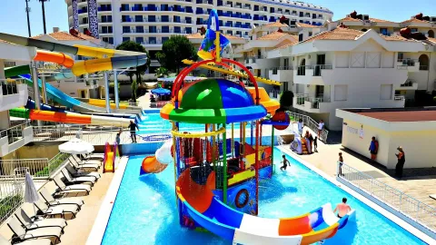 DREAM WORLD HILL Pools & Beach