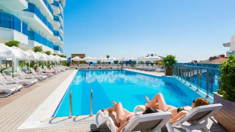 DREAM WORLD HILL Pools & Beach