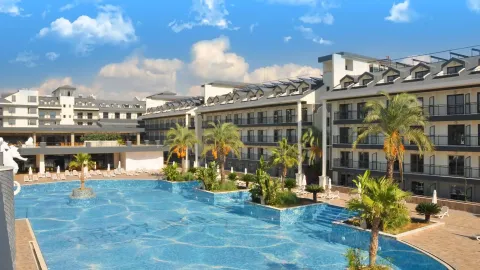 DREAM WORLD PALACE Pools & Beach