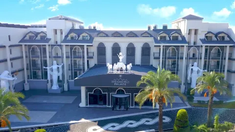 DREAM WORLD PALACE