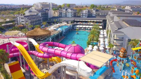 DREAM WORLD PALACE Pools & Beach