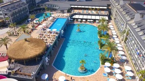 DREAM WORLD PALACE Pools & Beach