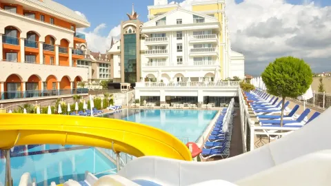 DREAM WORLD RESORT - SPA Pools & Beach