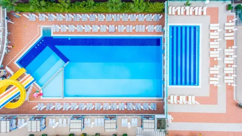 DREAM WORLD RESORT - SPA Pools & Beach