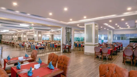 DREAM WORLD RESORT - SPA Pools & Beach