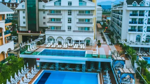 DREAM WORLD RESORT - SPA Pools & Beach