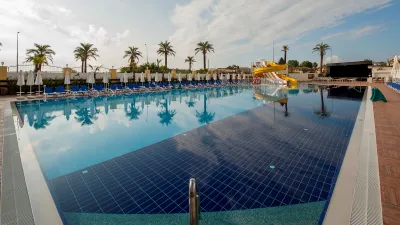 DREAM WORLD RESORT - SPA Pools & Beach