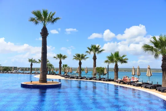 DUJA DIDIM Pools & Beach
