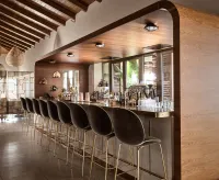 EAGLES PALACE HOTEL Bars