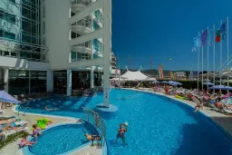 EFFECT GRAND VICTORIA HOTEL Pools & Beach