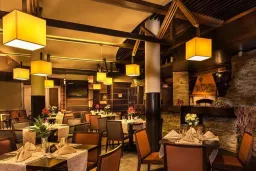 EFFECT GRAND VICTORIA HOTEL Restaurants