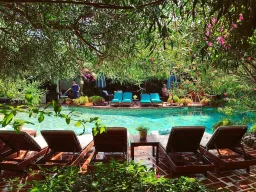 EL VINO SUITES Pools & Beach