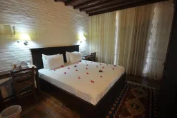 EL VINO SUITES Rooms