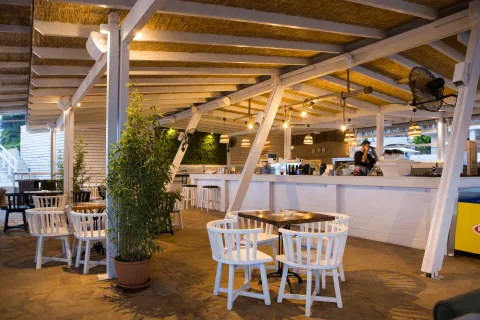 ELANI BAY RESORT Bars