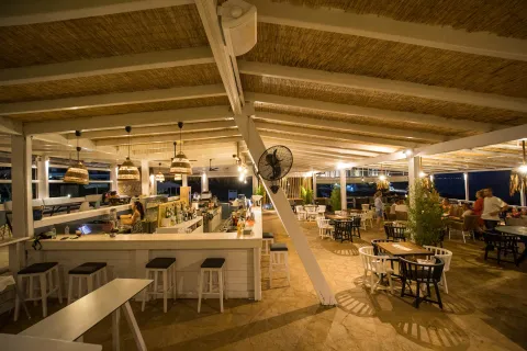 ELANI BAY RESORT Bars