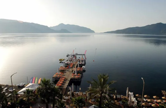 ELEGANCE HOTELS INTERNATIONAL Pools & Beach