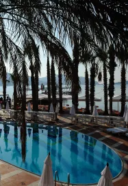 ELEGANCE HOTELS INTERNATIONAL Pools & Beach