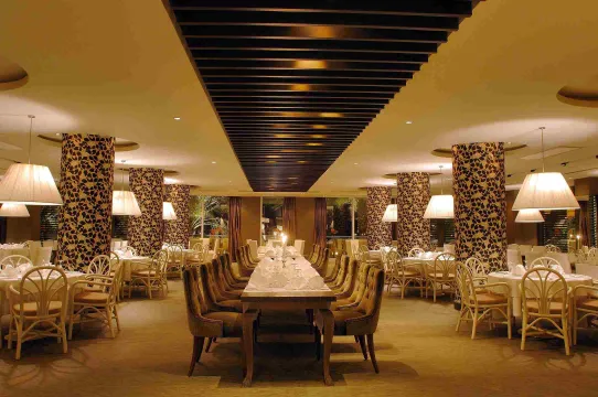 ELEGANCE HOTELS INTERNATIONAL Restaurants