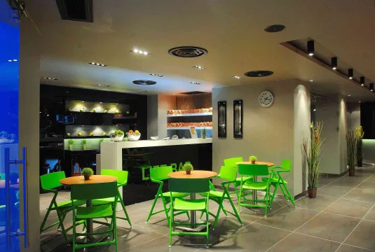 ELEGANCE HOTELS INTERNATIONAL Restaurants