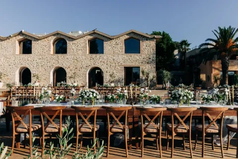 ELEMENTA HOTEL 12+ Restaurants