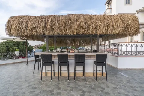ELEMENTA HOTEL 12+ Bars