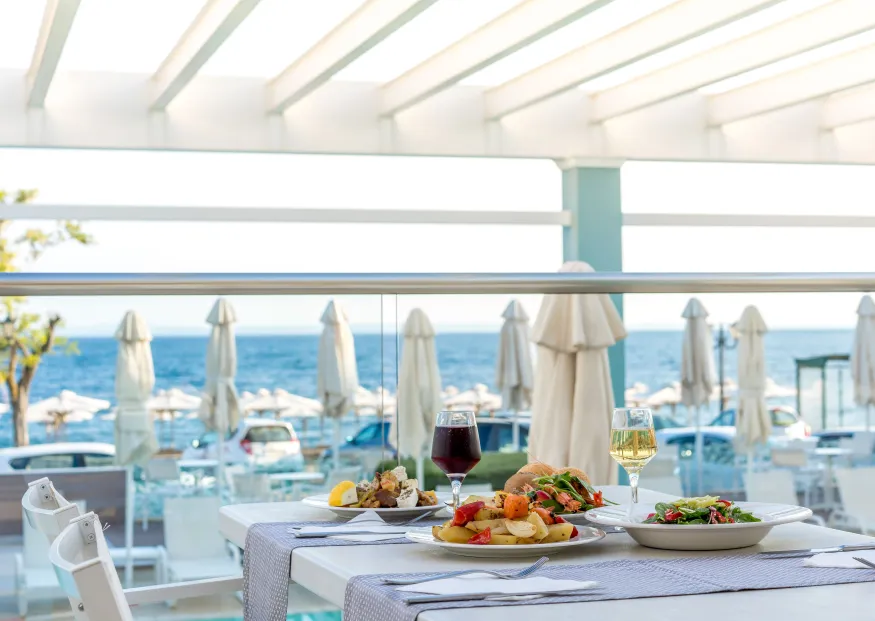 ELINOTEL SERMILIA RESORT Restaurants