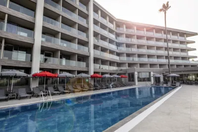 ELYSEE RIVE HOTEL Pools & Beach