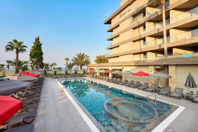 ELYSEE RIVE HOTEL Pools & Beach
