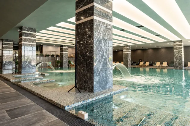 EMPIRE BALNEO - SPA HOTEL Pools & Beach