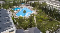 FAME RESIDENCE GOYNUK Pools & Beach