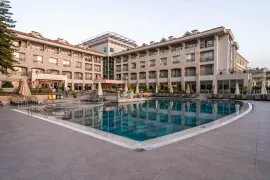 FAME RESIDENCE KEMER Pools & Beach