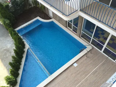 FAMILY HOTEL ELVIRA Pools & Beach