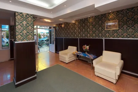 FAMILY HOTEL ELVIRA Lobby