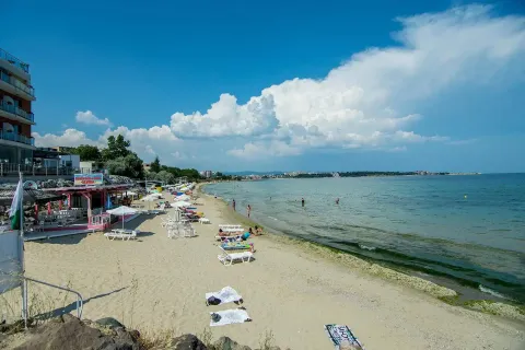 FAMILY HOTEL ELVIRA Pools & Beach