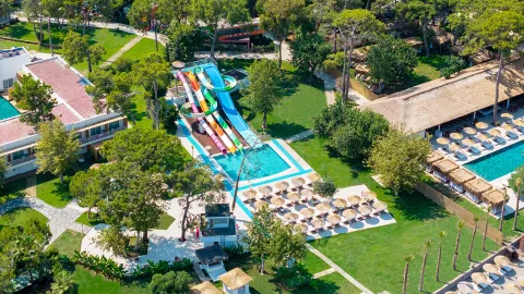 FASHIONTV LUXE RESORT Pools & Beach