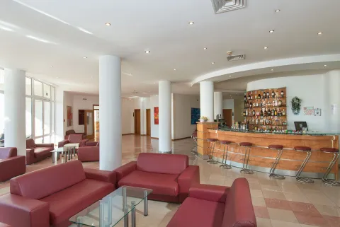 IM COASTAL HOTEL Bars