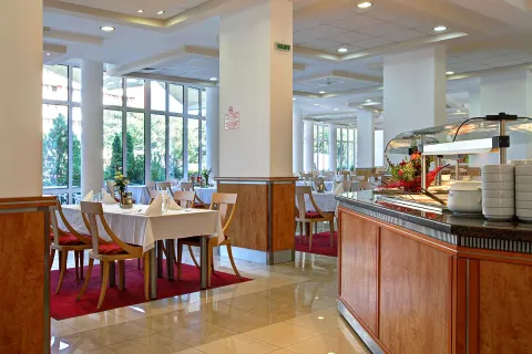 IM COASTAL HOTEL Restaurants