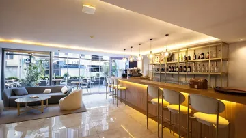 FIFTY FIVE SUITES Bars