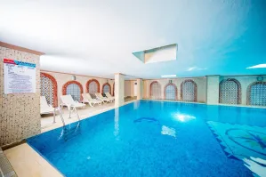 FIRST CLASS HOTEL Pools & Beach