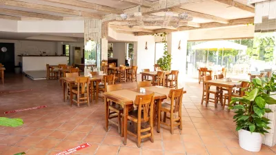 FLORA HOTEL Restaurants