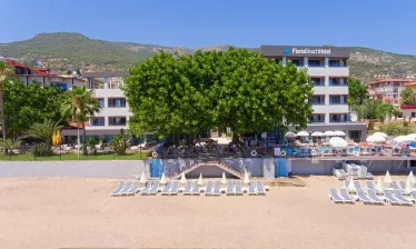 FLORIA BEACH HOTEL Pools & Beach