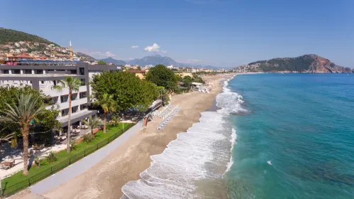 FLORIA BEACH HOTEL Pools & Beach