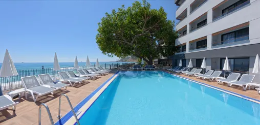FLORIA BEACH HOTEL Pools & Beach