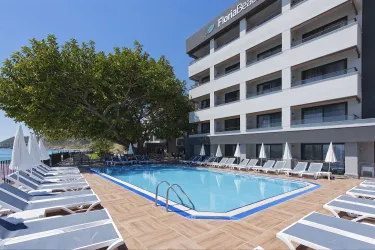 FLORIA BEACH HOTEL Pools & Beach