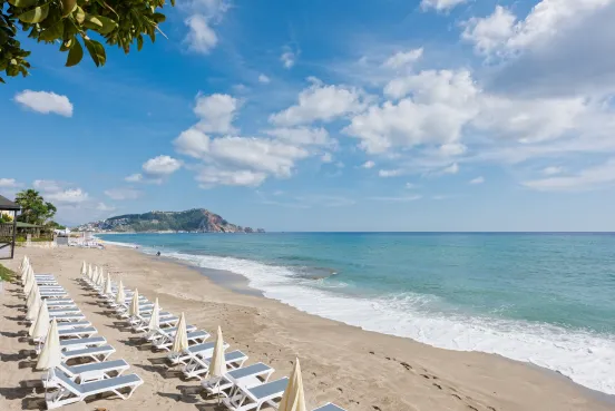 FLORIA BEACH HOTEL Pools & Beach