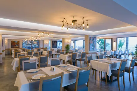 FLORIA BEACH HOTEL Restaurants