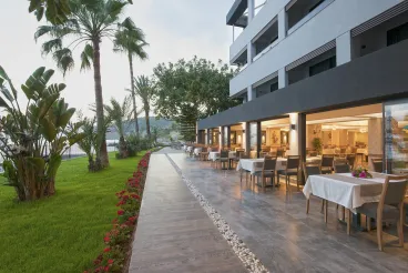 FLORIA BEACH HOTEL Restaurants
