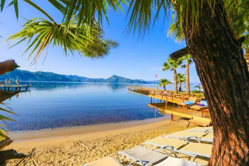 FORTEZZA BEACH RESORT Pools & Beach